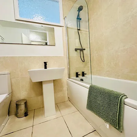 شقة Lovely 2 Bed Ground Floor Flat In North Leeds With Parking
